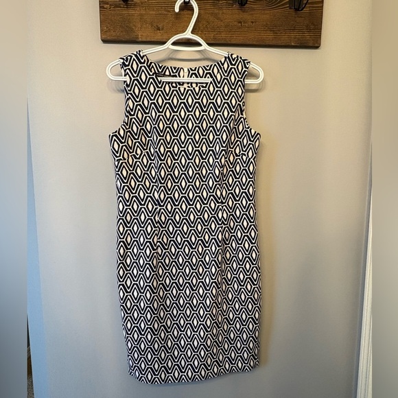 Mario Serrani White and Blue Sheath Dress Sleeveless Crew Neck size 8 - Picture 2 of 9